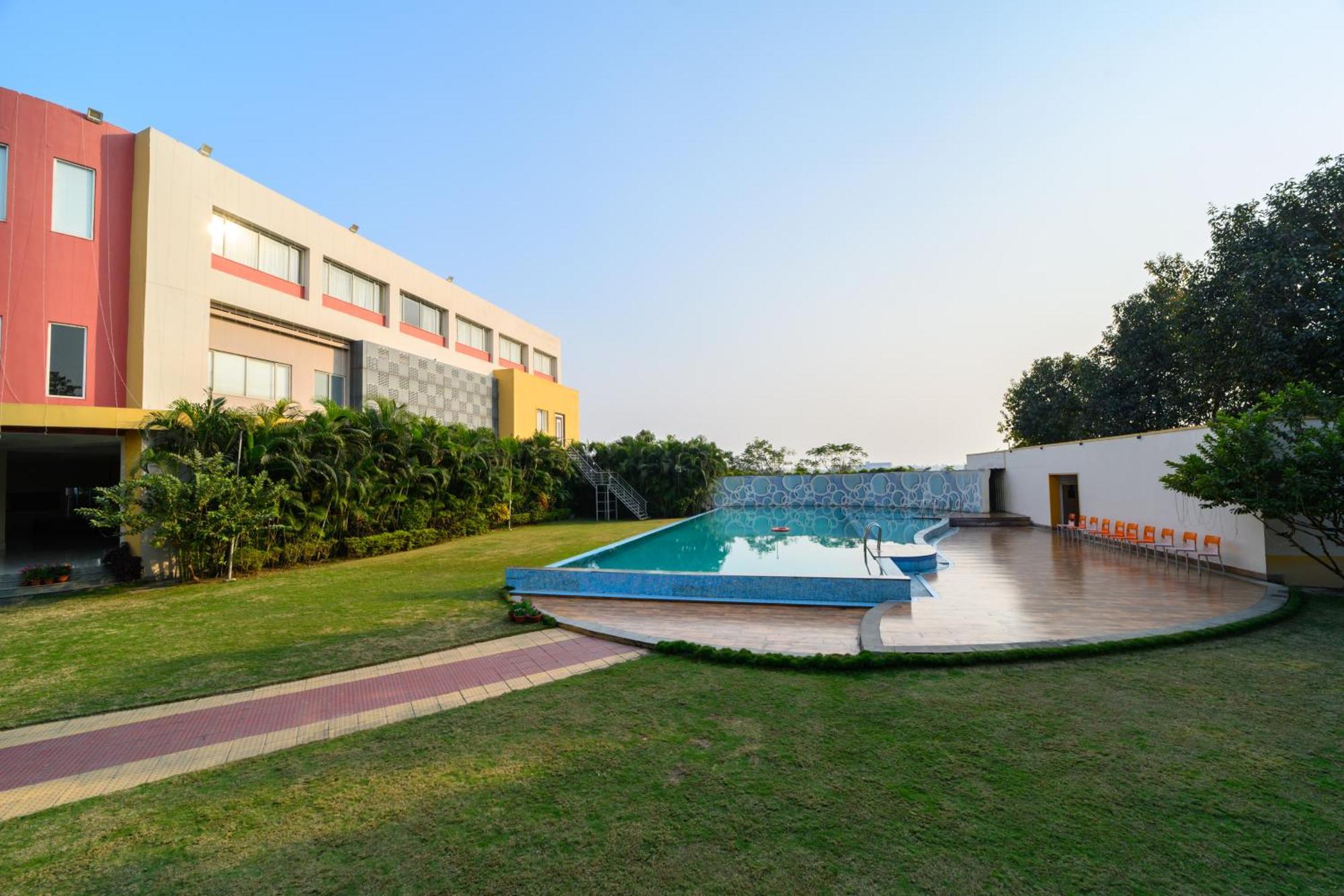 Отель Sinclairs Burdwan Экстерьер фото